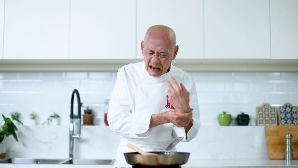 鼎爺急瘦 20 斤!驚現「咯咯聲」 骨頭磨蝕痛到「頂唔住」 粉絲心急如焚