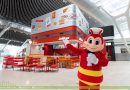 24小時營業、登陸二號客運大樓：Jollibee快樂蜂行李箱店舖造型進駐香港機場